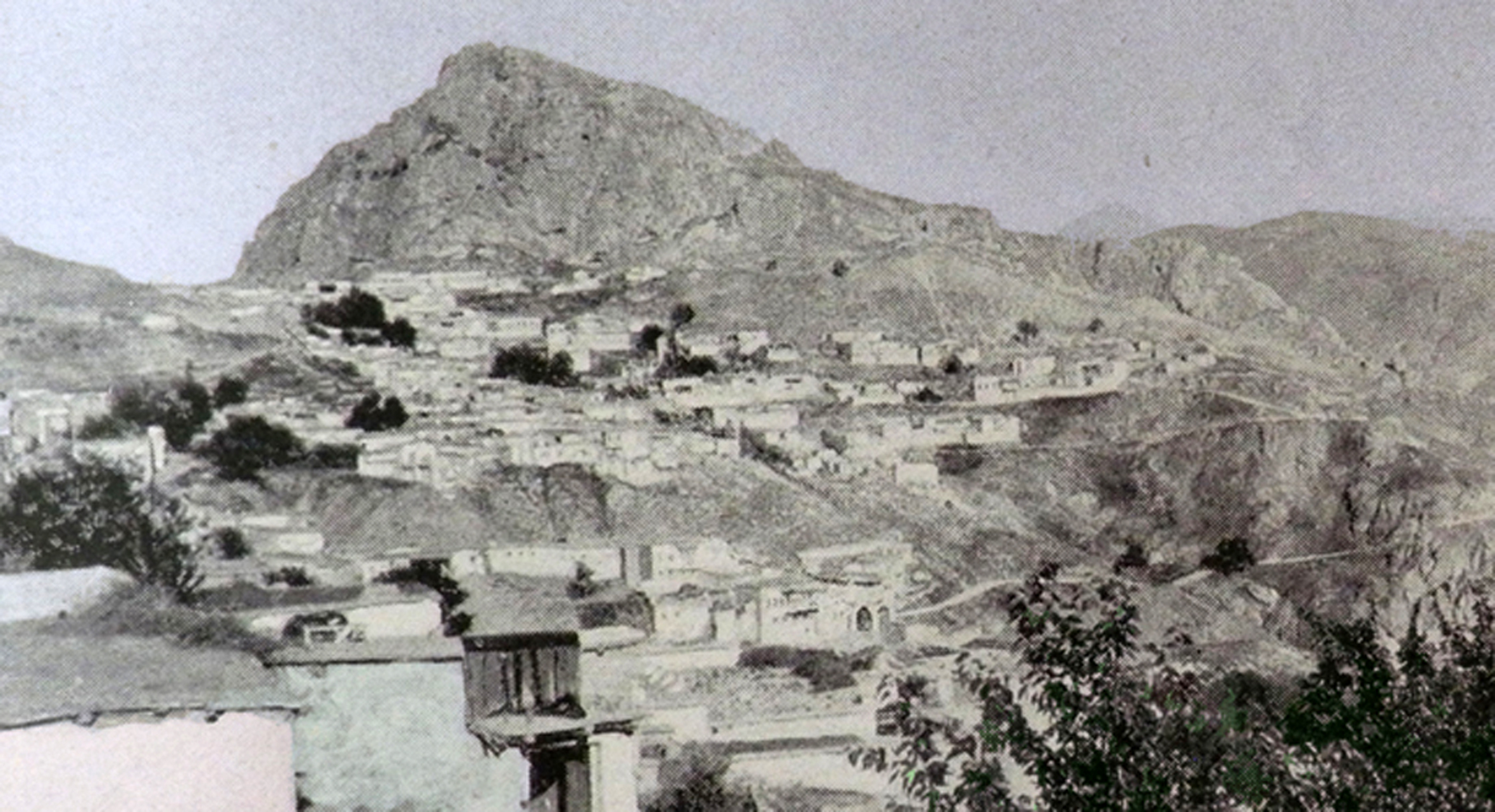PALU ? Zeve (Eski Palu) - 1940'l? y?llar 
Kaynak: Victor Pietschmann, Durch kurdische Berge und armenische St?dte, Wien, 1940