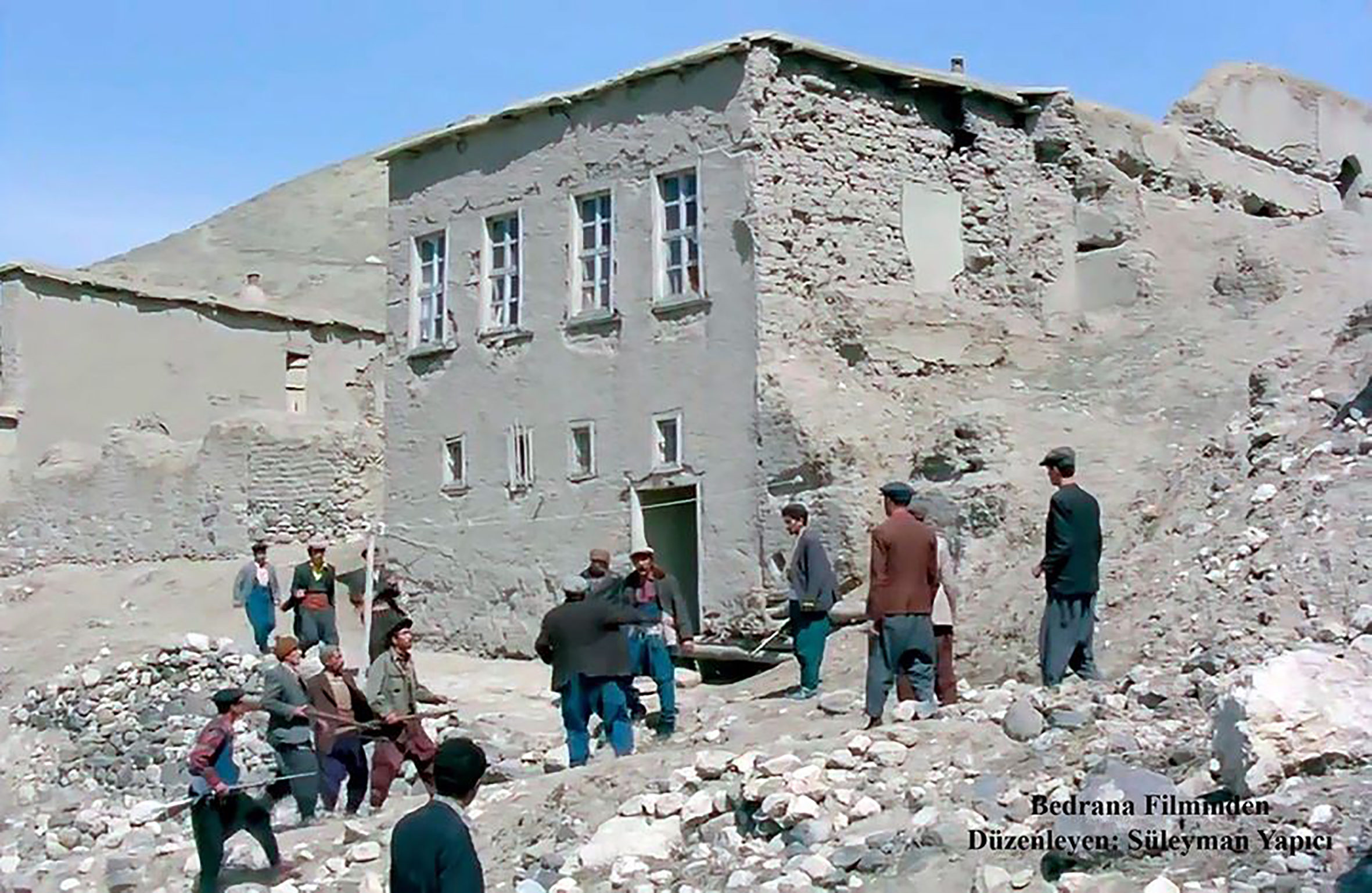 PALU- Zeve Eski Bir Ev - 1974 
Bedrana Filmi - D&uuml;zenleyen S&uuml;leyman Yap?c?