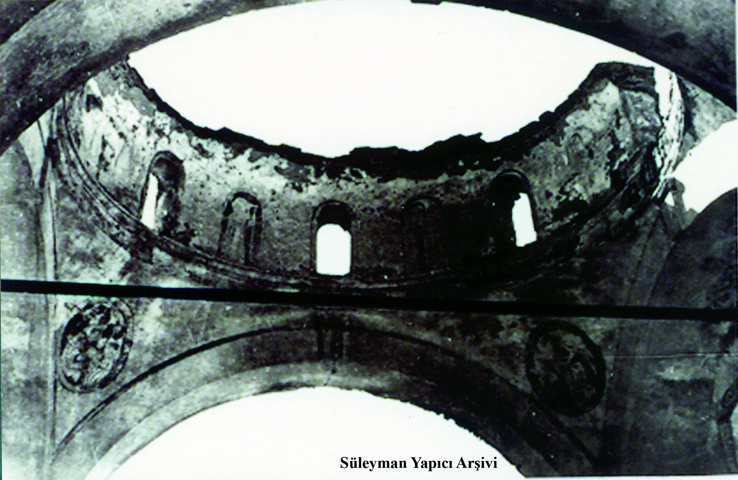 PALU - &Ccedil;ar??ba?? Mahallesi - Kilise (Surp Lusavori&ccedil; Kilisesi) Duvar?ndaki Resimler - 1970'li y?llar
S&uuml;leyman Yap?c? Ar?ivi