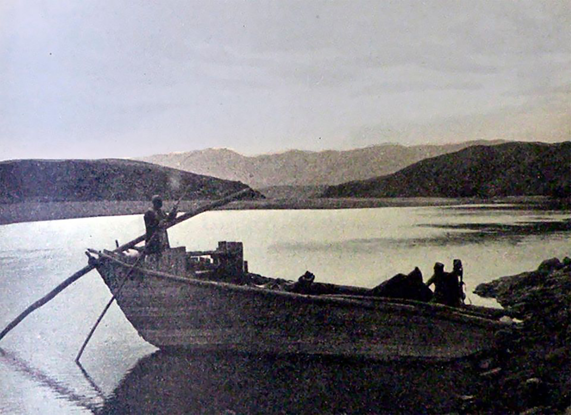 PALU - Murat Nehri &uuml;zerinde kay?kla ta??mac?l?k - 1901 -
Kaynak: Earl Percy, Highlands of Asiatic Turkey, London, 1901