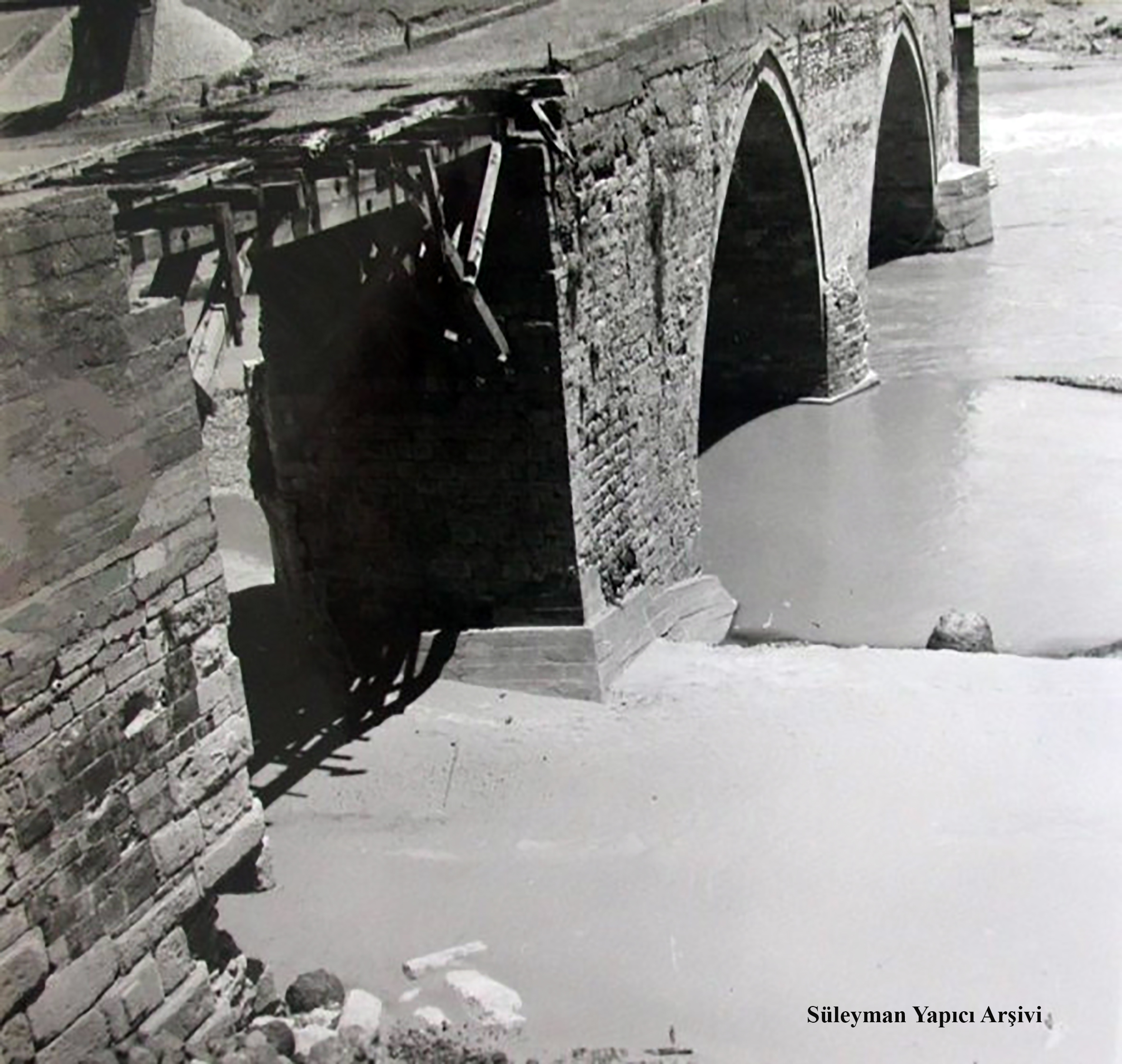 PALU - Palu Tarihi K&ouml;pr&uuml;s&uuml; - 1960'l? y?llar olabilir 
Kaynak: Elaz?? Valili?i web sayfas?