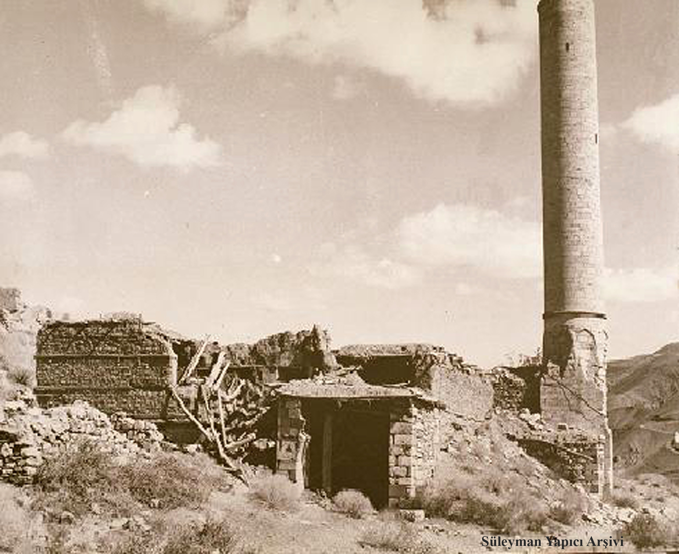 PALU - &Ccedil;ar??ba?? Mahallesi - Ulu Cami (Cami&icirc; Kebir) - 1970'li Y?llar 
S&uuml;leyman Yap?c? Ar?ivi