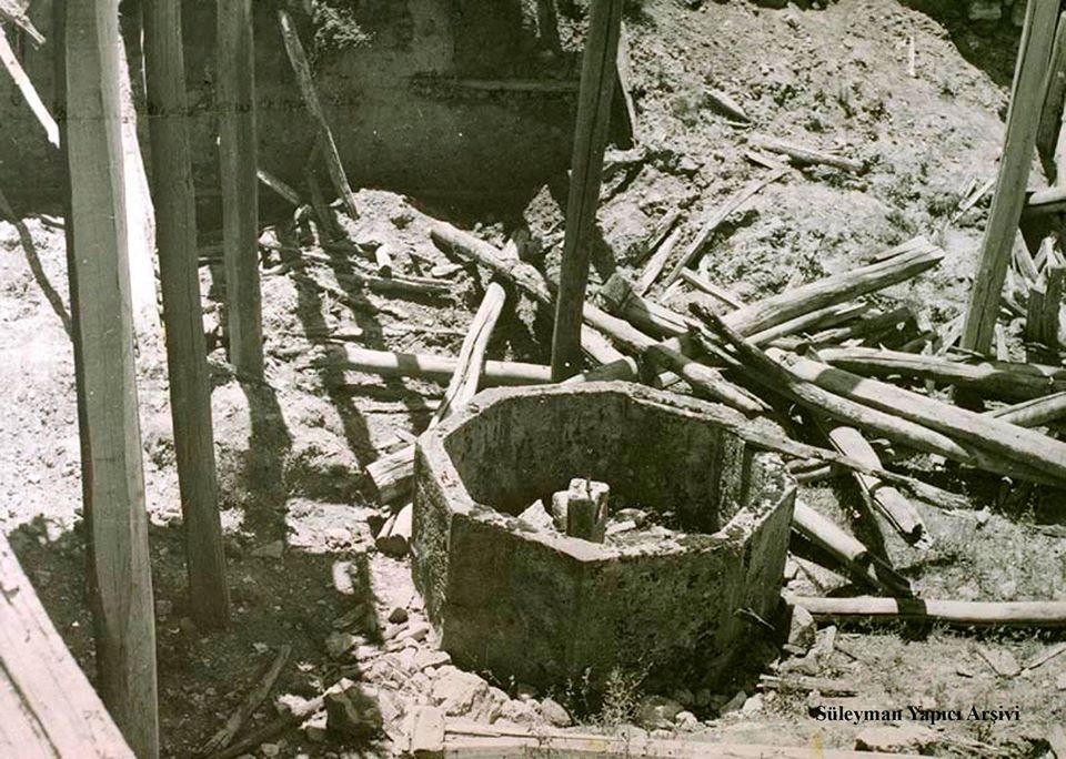 PALU &Ccedil;ar??ba?? Mahallesi Ulu Cami (Cami&icirc; Kebir) Avlusu ve ?ad?rvan? 1970'li Y?llar 
S&uuml;leyman Yap?c? Ar?ivi