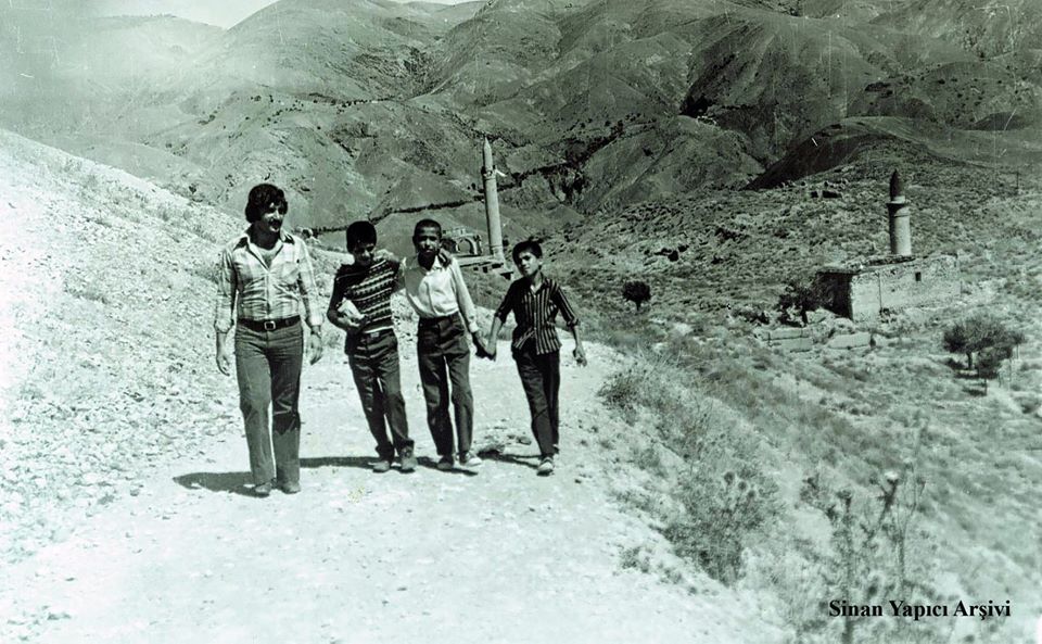 PALU &Ccedil;ar??ba?? Mahallesi - Erol Demirel - Sinan Yap?c? - Veysel Ekmekyapar - &Ouml;mer Sami Yap?c? - 1970'li y?llar 
Sinan Yap?c? Ar?ivi