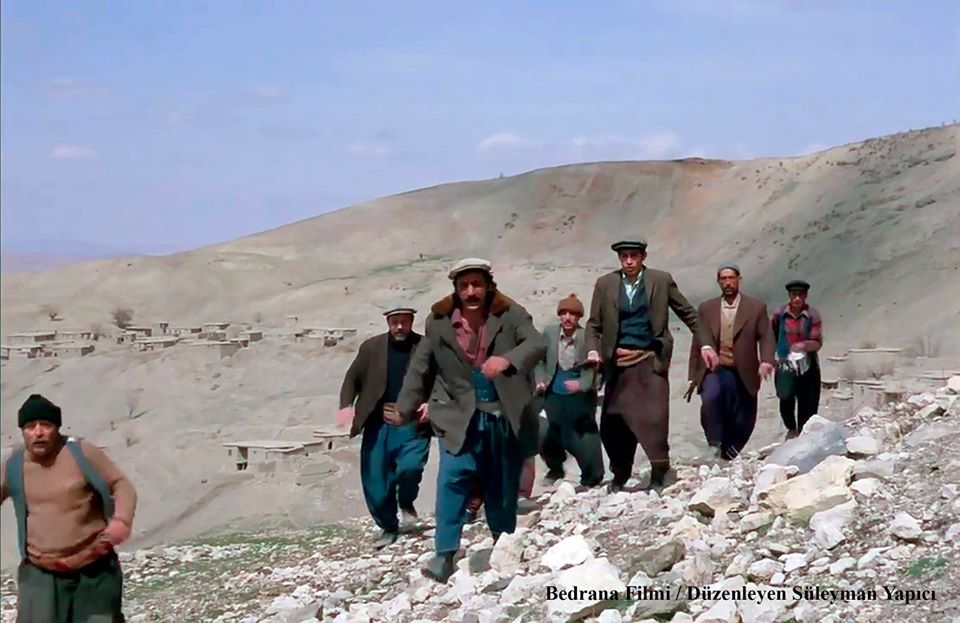 PALU - Bedrana Filmi - Arka Planda Zeve - Filmde rol alan Palulular: Salih ?ahin, Ormanc? Nurcan, ?, Hanifi Uluta? - 1974 
D&uuml;zenleyen: S&uuml;leyman Yap?c?