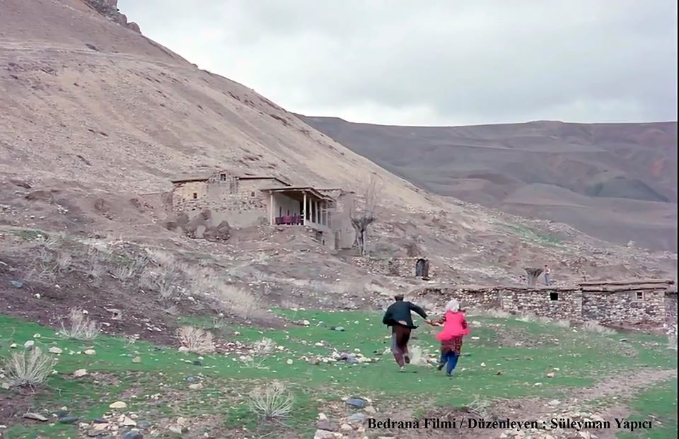 PALU - A?a?? Mahalle'de Ebla?iye Camii &ndash; 1974 - Bedrana Filmi 
D&uuml;zenleyen: S&uuml;leyman Yap?c?