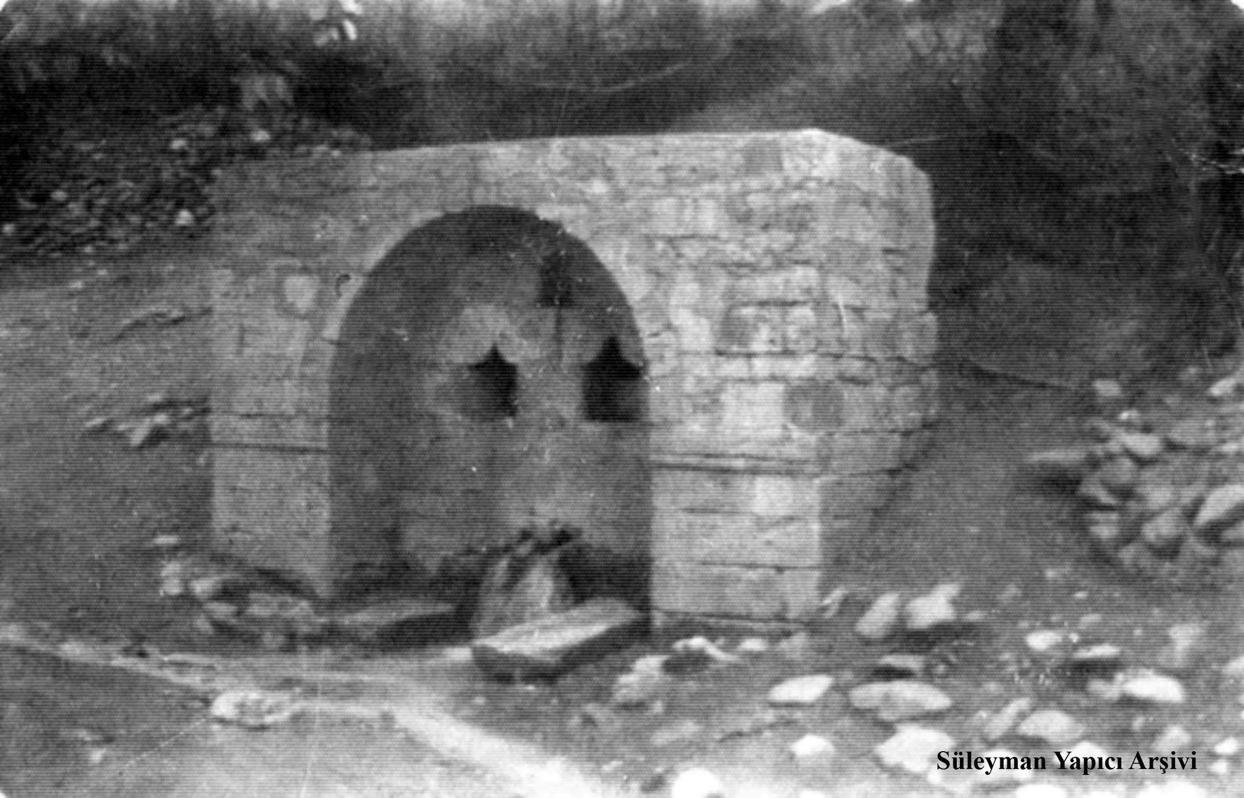 PALU &ndash; Kar??bah&ccedil;eler - &Ccedil;&uuml;tpuvar (&Ccedil;ift P?nar) - 1970'li Y?llar 
S&uuml;leyman Yap?c? Ar?ivi&nbsp;