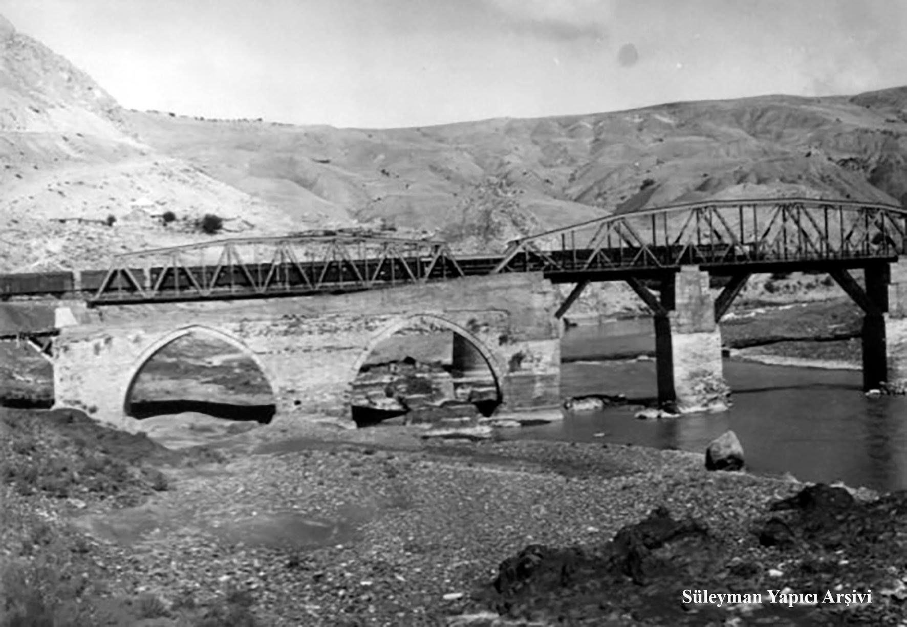 PALU - Palu Tarihi K&ouml;pr&uuml;s&uuml; - 1960'l? y?llar olabilir. 
S&uuml;leyman Yap?c? Ar?ivi